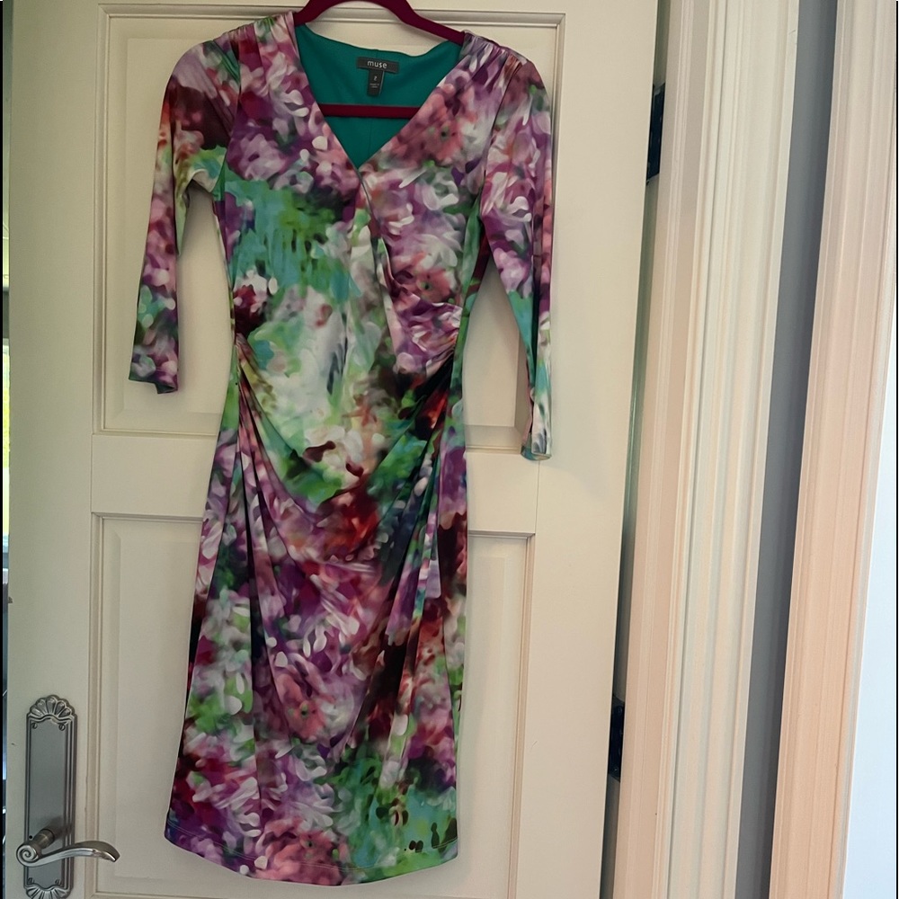 Fitted flattering Floral Long Sleeve V Neck dress. Sz 2
